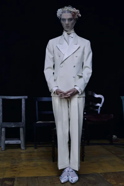 Look 30